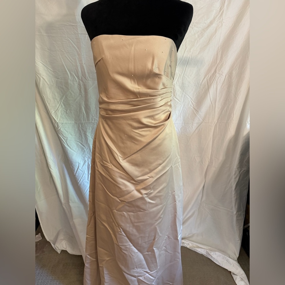 Strapless dress, bridesmaid, bridal, formal, cocktail, evening, party, prom